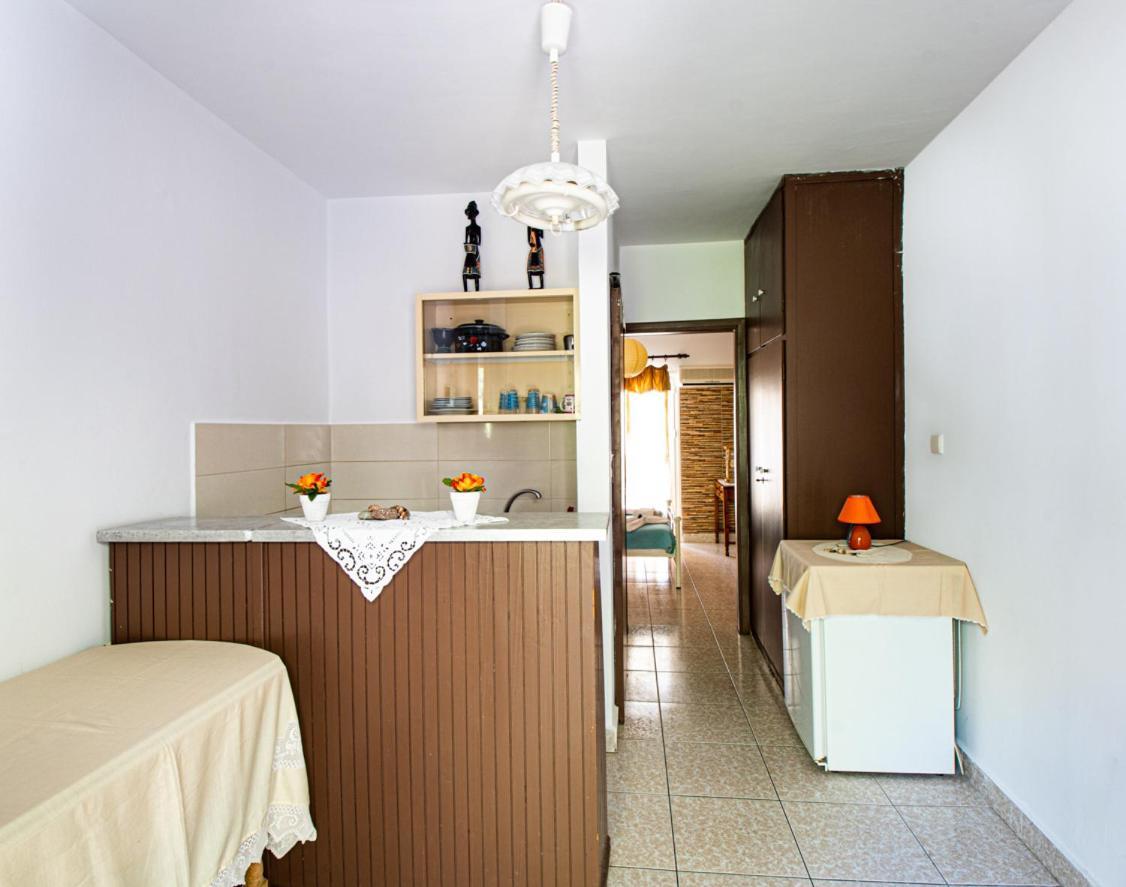Lions Apartments Poros Town 外观 照片