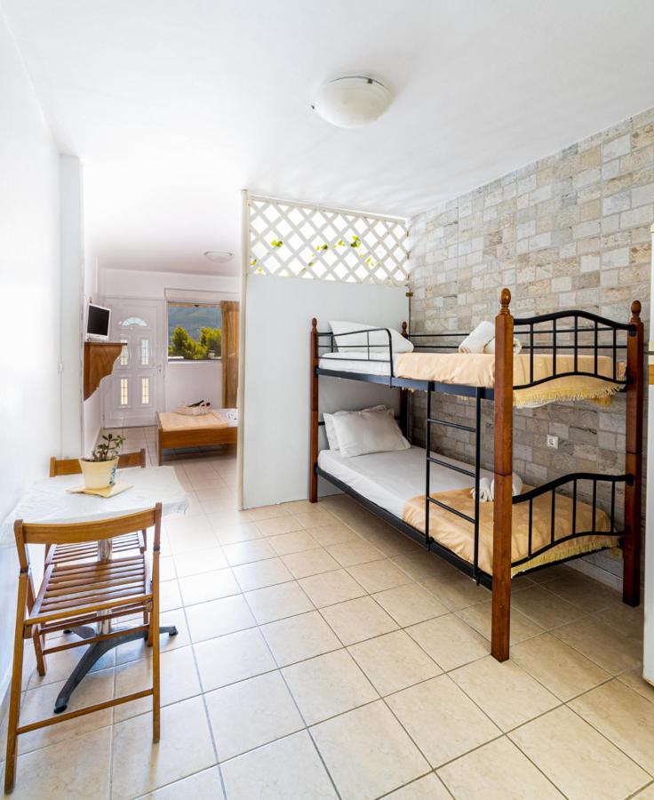 Lions Apartments Poros Town 外观 照片