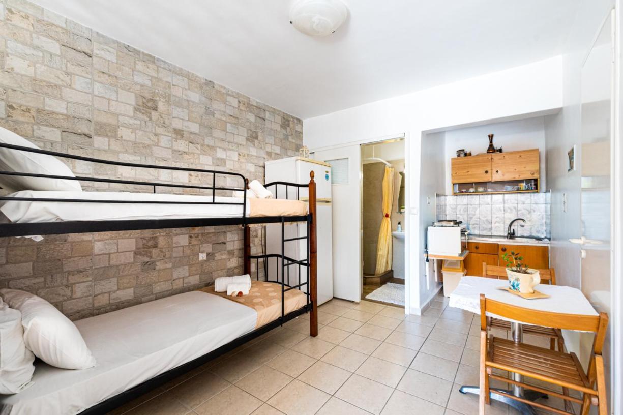 Lions Apartments Poros Town 外观 照片