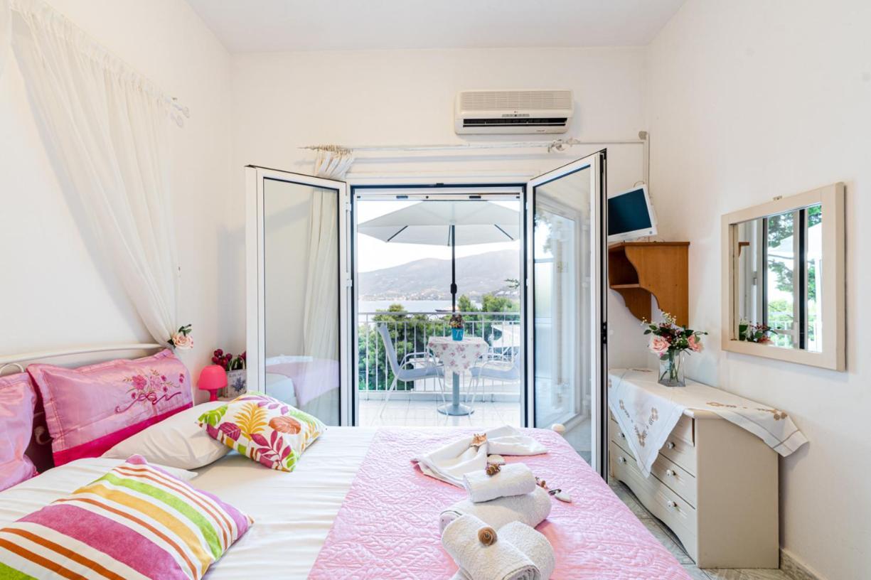 Lions Apartments Poros Town 外观 照片