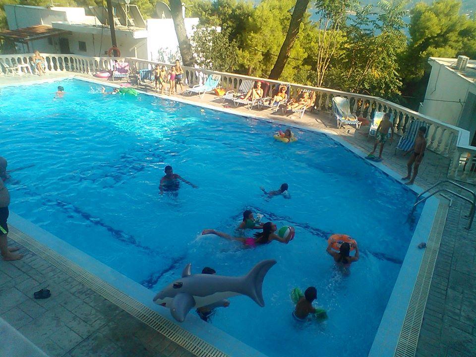 Lions Apartments Poros Town 外观 照片
